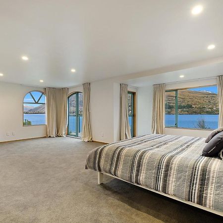 Huge Lakefront Delight - Queenstown Holiday Home Buitenkant foto