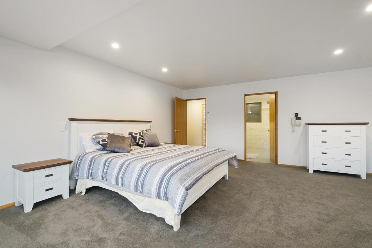 Huge Lakefront Delight - Queenstown Holiday Home Buitenkant foto