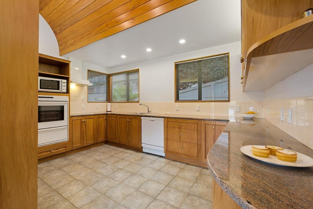 Huge Lakefront Delight - Queenstown Holiday Home Buitenkant foto