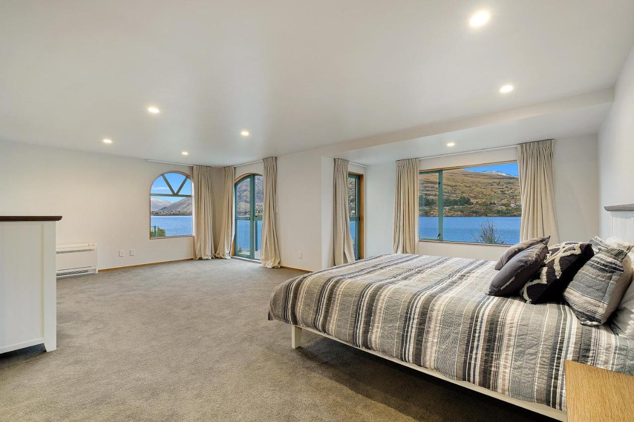 Huge Lakefront Delight - Queenstown Holiday Home Buitenkant foto