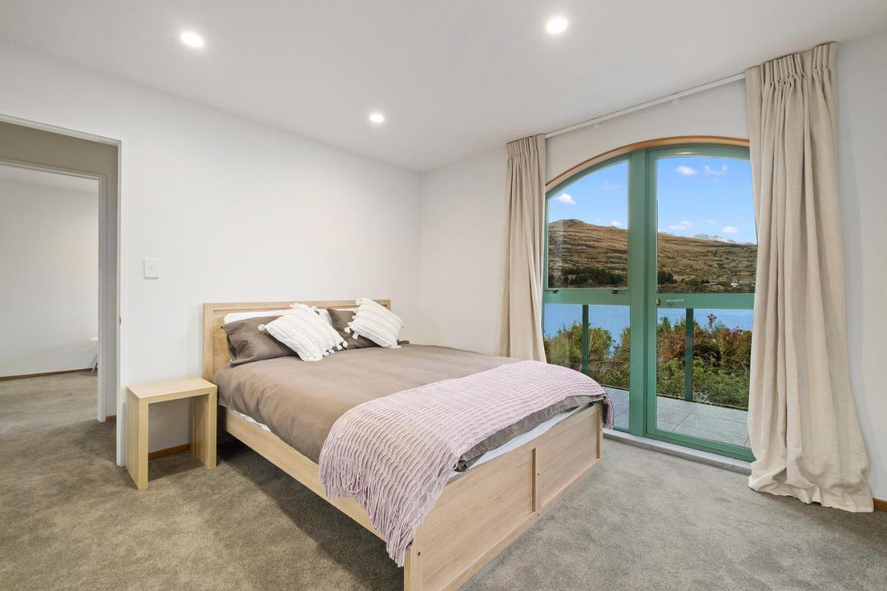 Huge Lakefront Delight - Queenstown Holiday Home Buitenkant foto
